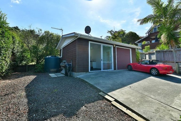 Photo of property in 20 Tindalls Bay Road, Tindalls Beach, Whangaparaoa, 0930