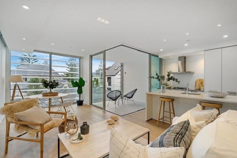 Photo of property in 2/22 Esplanade, Sumner, Christchurch, 8081