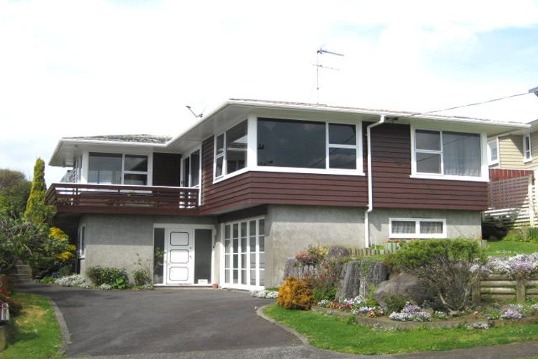 Photo of property in 16 Crownhill Street, Spotswood, New Plymouth, 4310