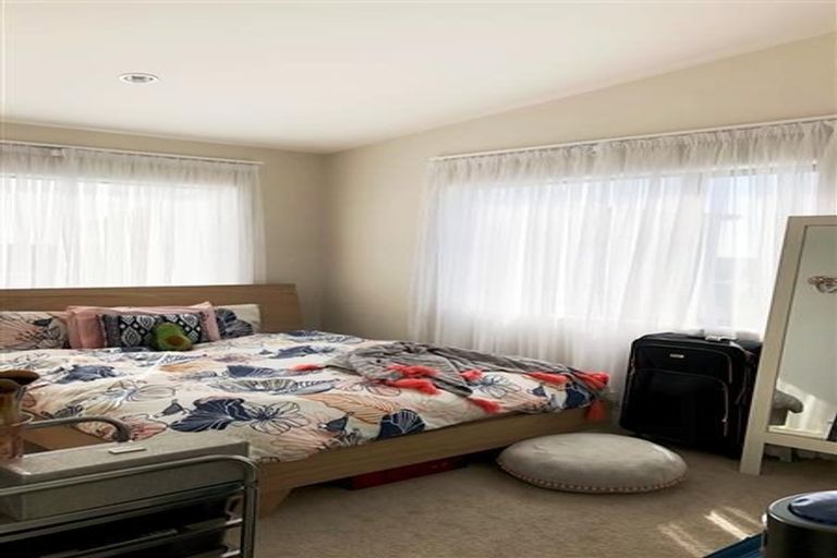 Photo of property in 1 Dhaka Lane, Ranui, Auckland, 0612