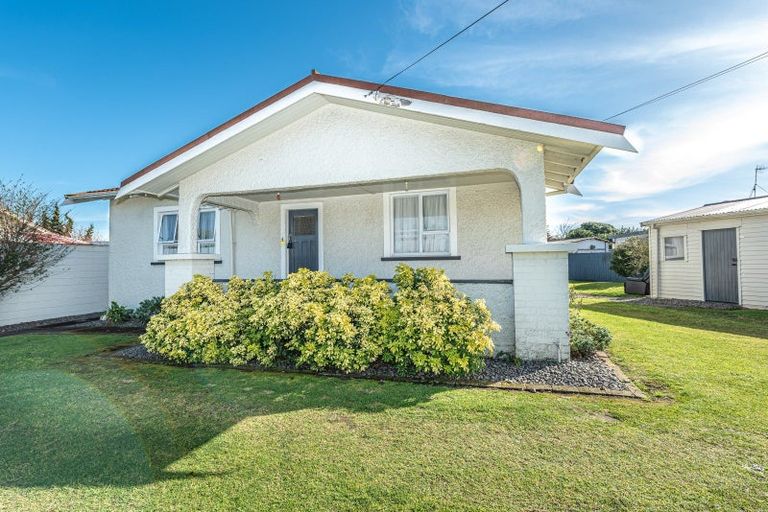 Photo of property in 16 Central Avenue, Gonville, Whanganui, 4501