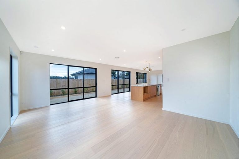 Photo of property in 41b Candia Road, Swanson, Auckland, 0614