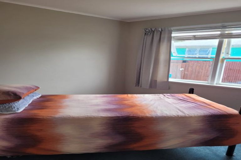 Photo of property in 16 Montmere Avenue, Te Atatu Peninsula, Auckland, 0610