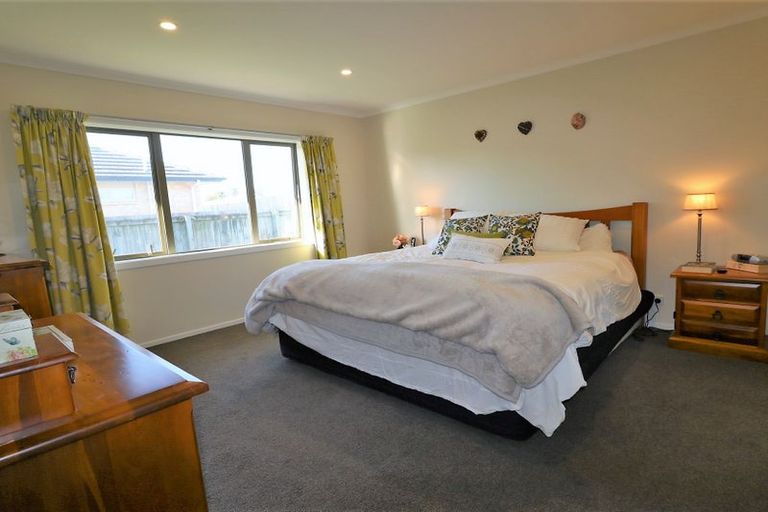 Photo of property in 2 Madison Street, Carterton, 5713