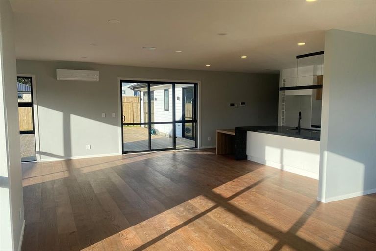 Photo of property in 22 Lewis Younie Road, Kumeu, 0810