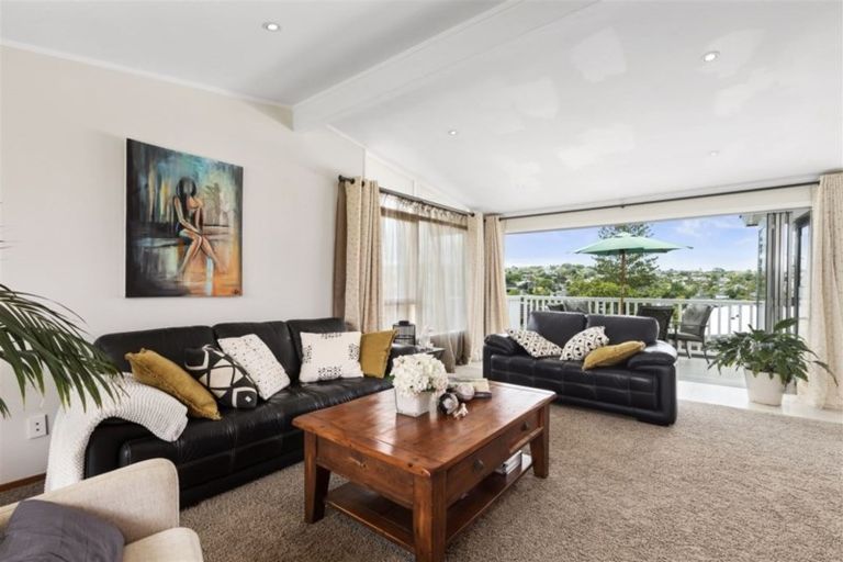 Photo of property in 1/51 East Coast Road, Milford, Auckland, 0620