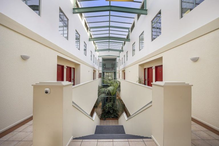 Photo of property in Mokoia Ridge, 1g/68 Mokoia Road, Birkenhead, Auckland, 0626