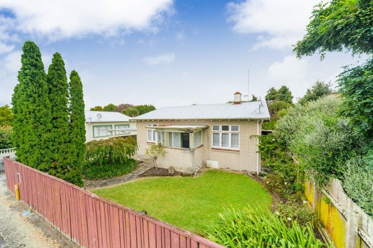 Photo of property in 42 Shamrock Street, Takaro, Palmerston North, 4412