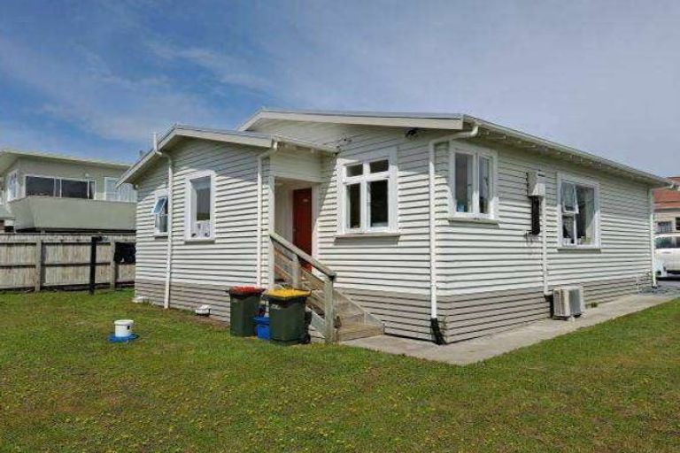 Photo of property in 44a Collins Street, Hawera, 4610
