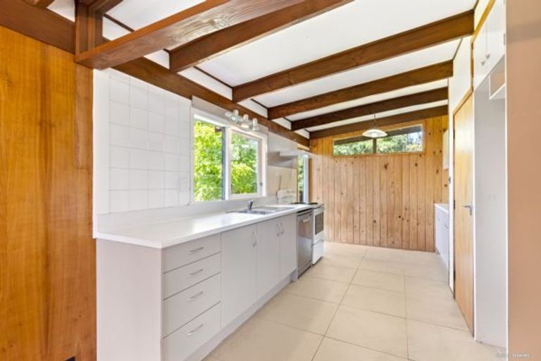 Photo of property in 31 Cron Avenue, Te Atatu South, Auckland, 0610