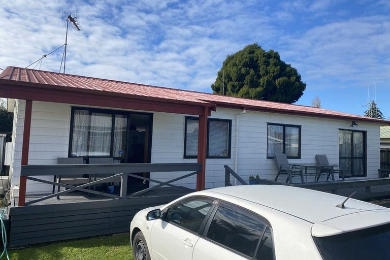 Photo of property in 44 Sandwich Road, St Andrews, Hamilton, 3200