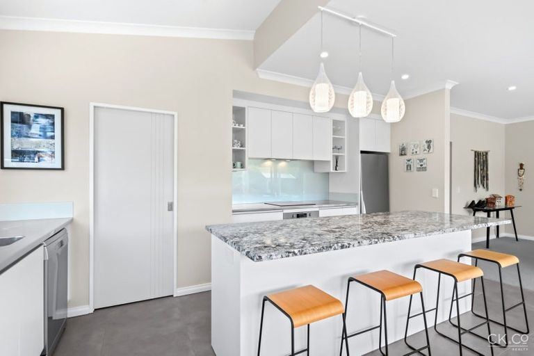 Photo of property in 8d Glen Iris Grove, Woburn, Lower Hutt, 5010