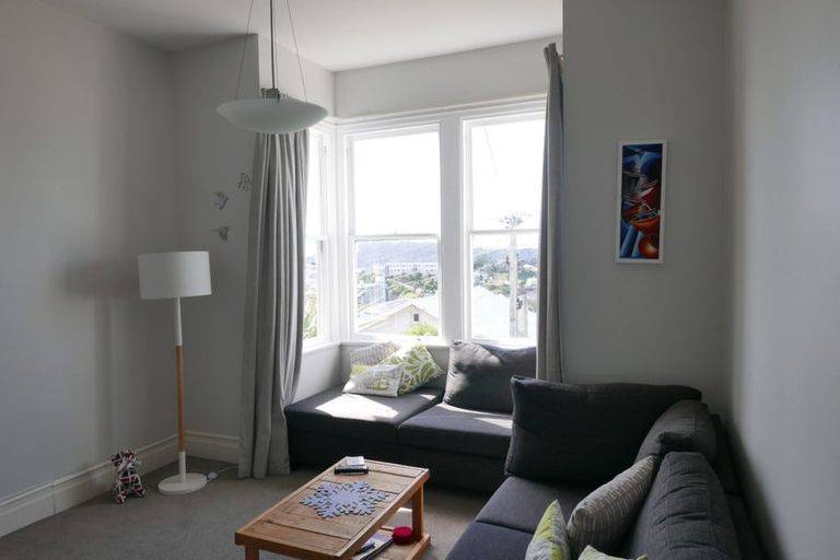 Photo of property in 22 Sugarloaf Road, Brooklyn, Wellington, 6021