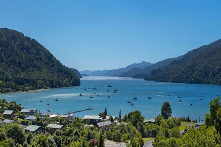 Photo of property in 1 Oliver Place, Anakiwa, Linkwater, 7281