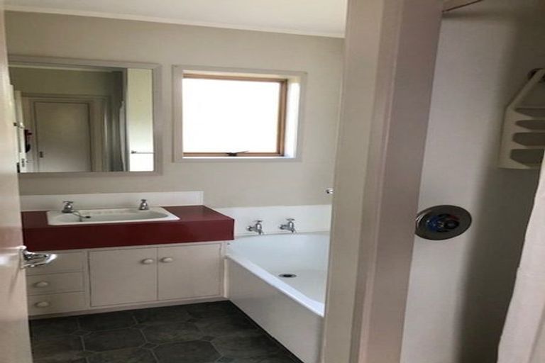 Photo of property in 2/12 Wood Street, Papakura, 2110