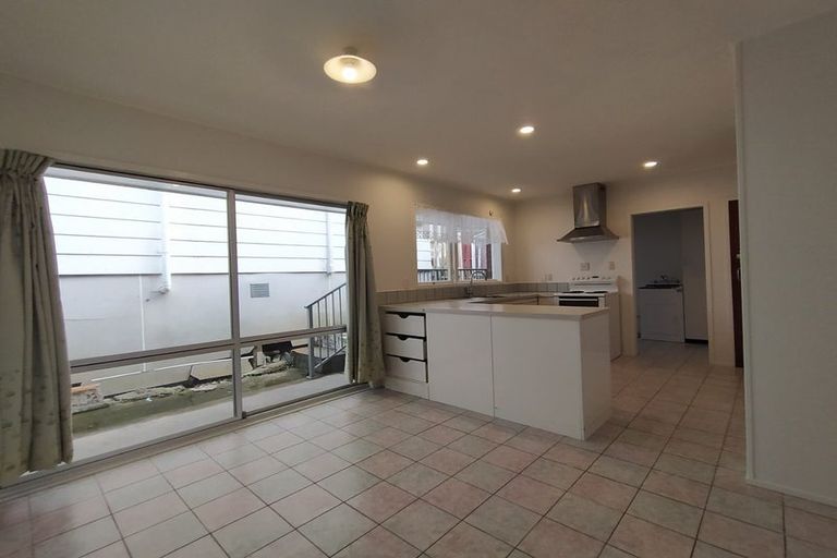 Photo of property in 82 Archmillen Avenue, Pakuranga Heights, Auckland, 2010