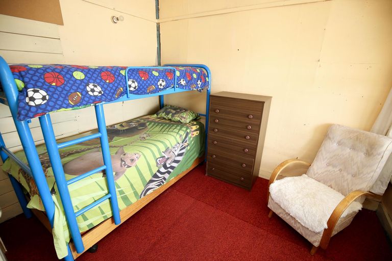 Photo of property in 80 Wallis Street, Raglan, 3225