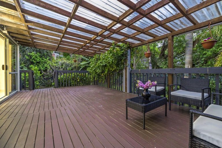 Photo of property in 2/8 Tallington Crescent, Torbay, Auckland, 0630