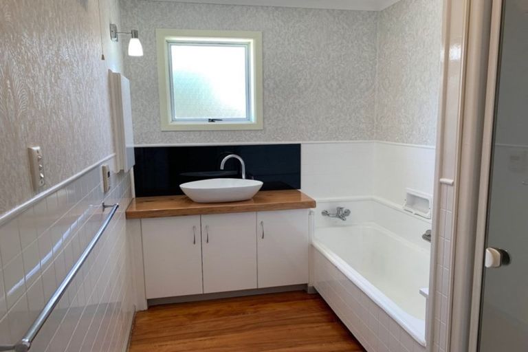 Photo of property in 11 North Street, Waitara, 4320