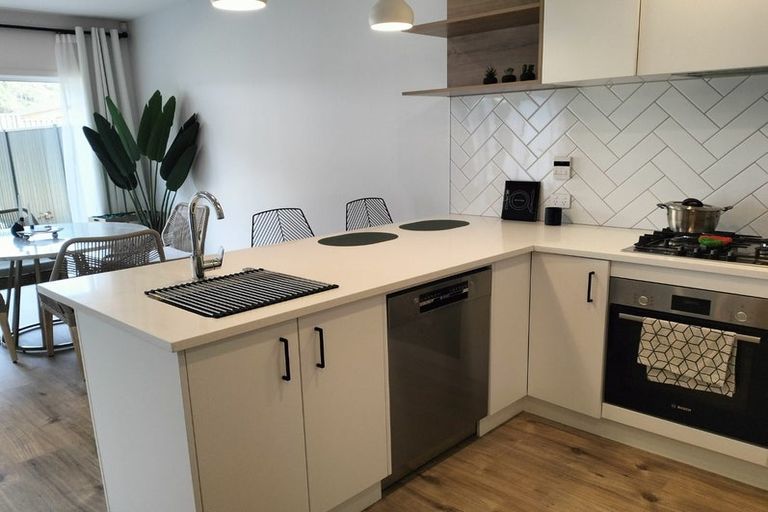 Photo of property in 77 Hokioi Drive, Kenepuru, Porirua, 5022