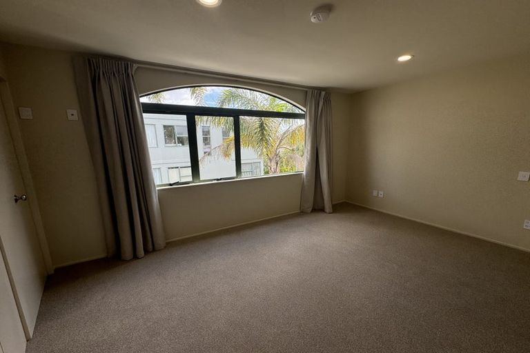 Photo of property in 8/19 Ocean View Road, Hillcrest, Auckland, 0627