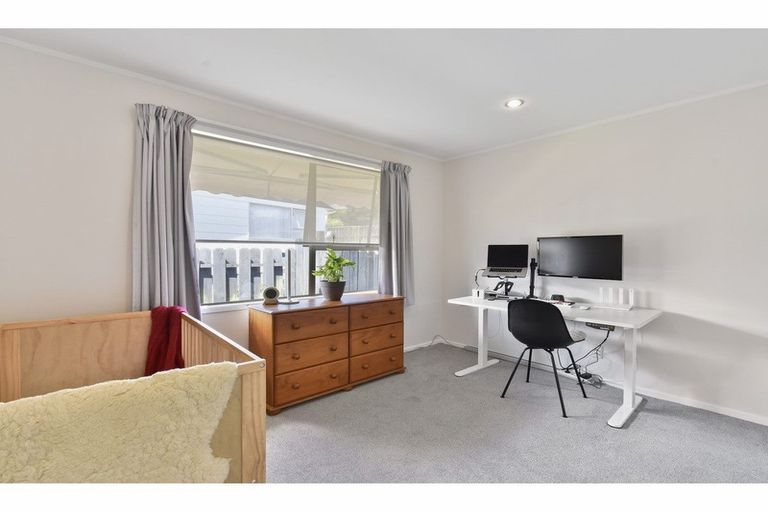 Photo of property in 27 Aronia Way, Goodwood Heights, Auckland, 2105