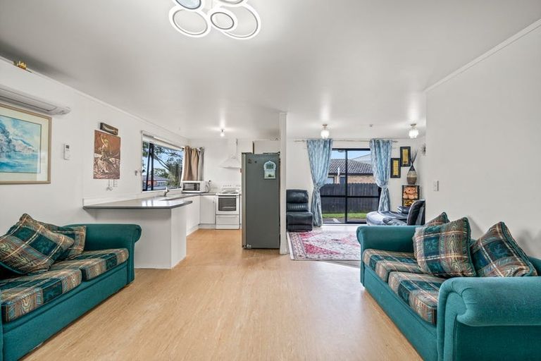 Photo of property in 29 Woodbank Drive, Glen Eden, Auckland, 0602