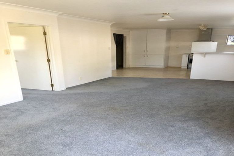 Photo of property in 26 Kingsclere Place, Goodwood Heights, Auckland, 2105