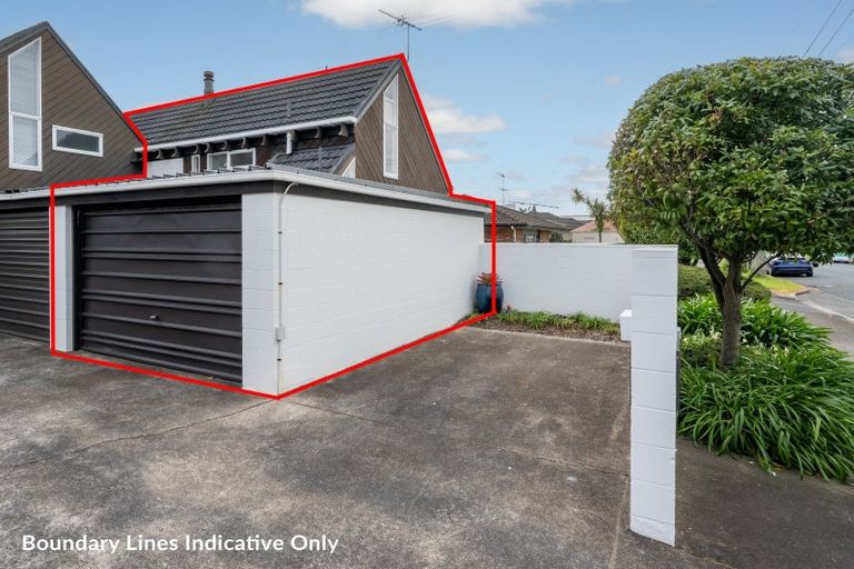 Photo of property in 3/23 Eastern Beach Road, Eastern Beach, Auckland, 2012