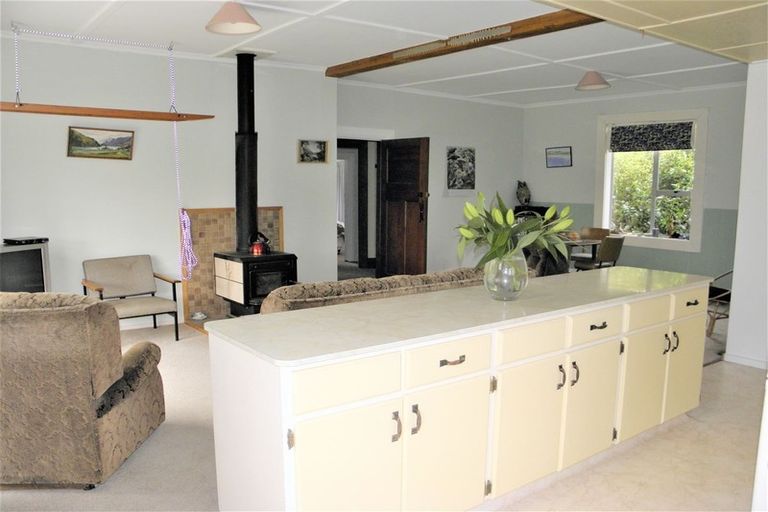Photo of property in 77-79 Newcastle Street, Hampden, 9410