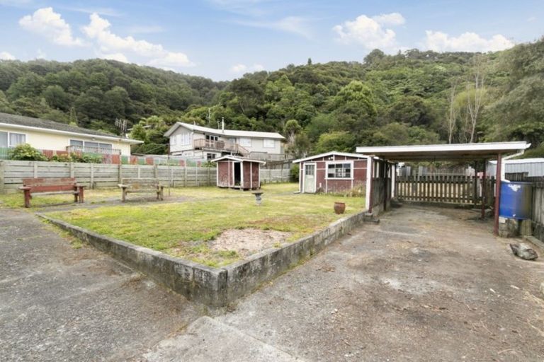 Photo of property in 28 Kowhai Street, Wainuiomata, Lower Hutt, 5014