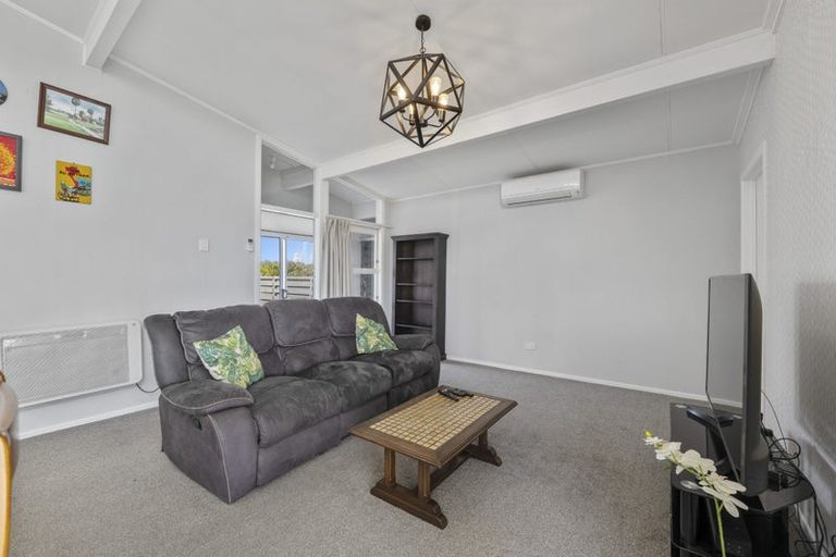 Photo of property in 5 Ngaio Place, Hawera, 4610