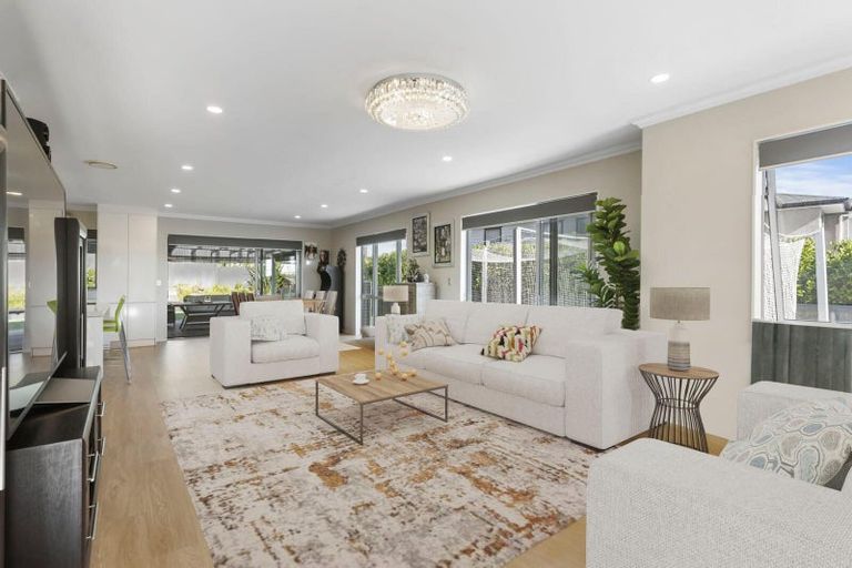 Photo of property in 13 Eastview Crescent, Stanmore Bay, Whangaparaoa, 0932