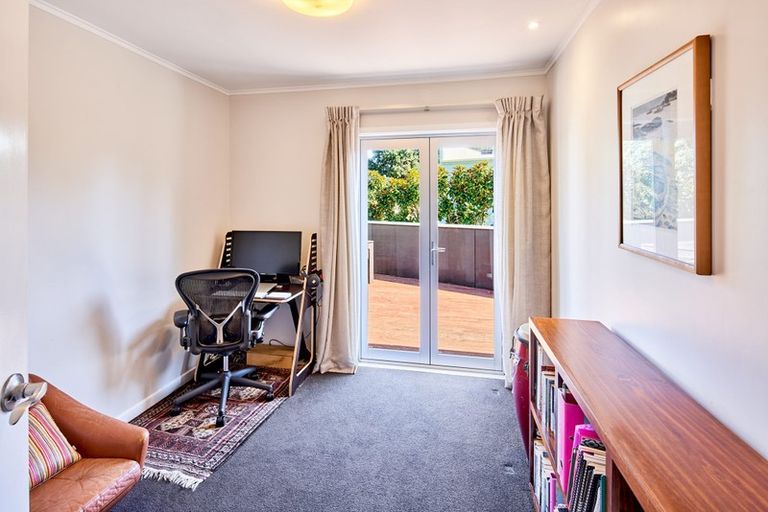 Photo of property in 15 Kowhai Street, Eastbourne, Lower Hutt, 5013