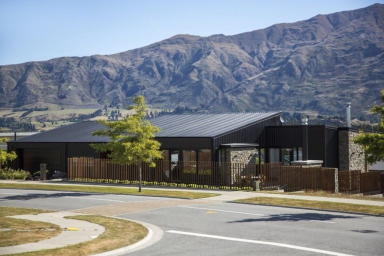 Photo of property in 3 Westview Road, Wanaka, 9305