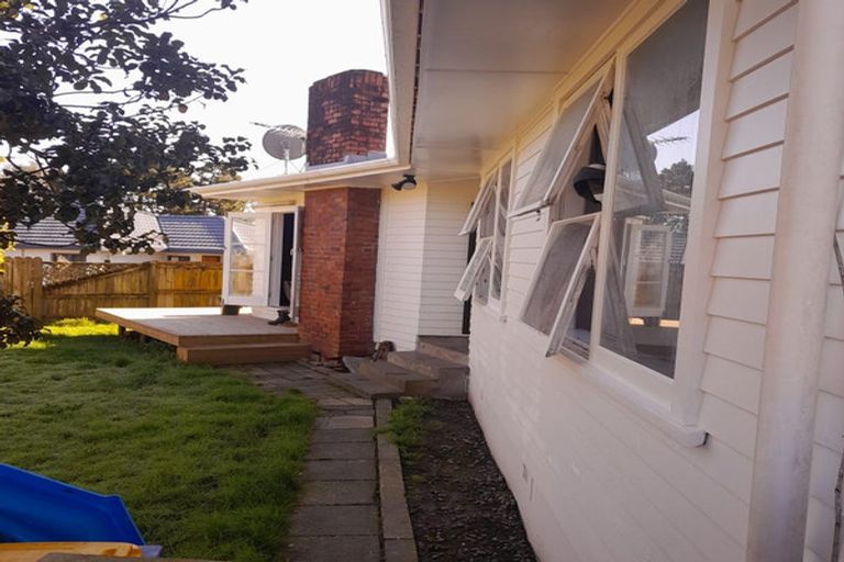 Photo of property in 60 Kingdale Road, Henderson, Auckland, 0610