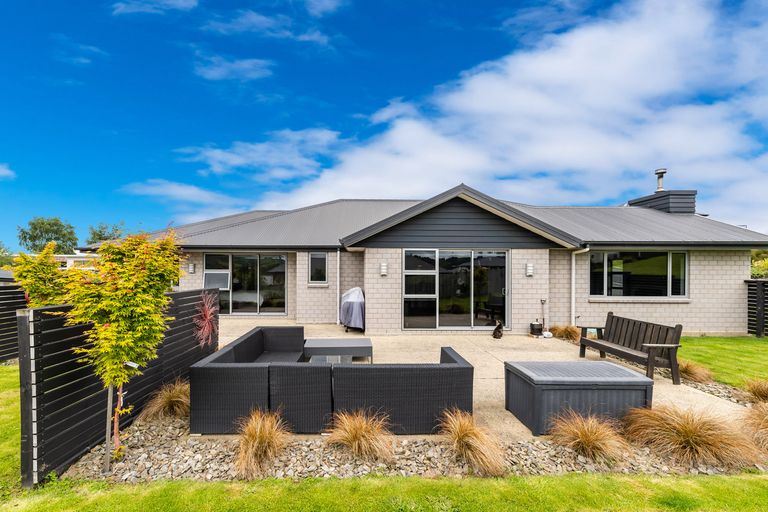 Photo of property in 9 Reeves Street, Green Island, Dunedin, 9018