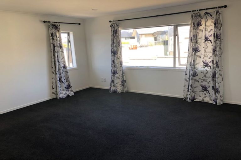 Photo of property in 15 Skipjack Pass, Silverdale, 0932