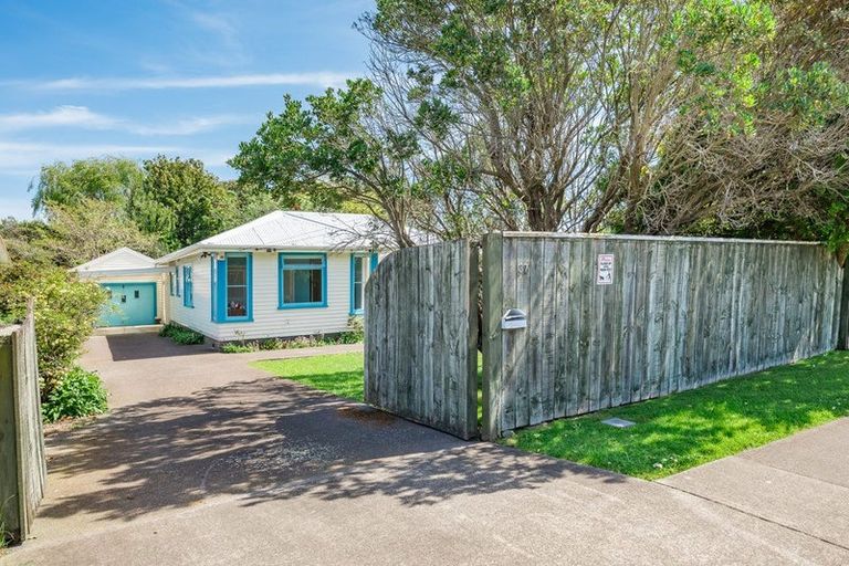 Photo of property in 37 Hillcrest Road, Raumati South, Paraparaumu, 5032