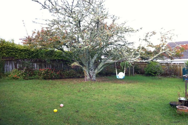 Photo of property in 3 Tahu Crescent, Sunnynook, Auckland, 0620