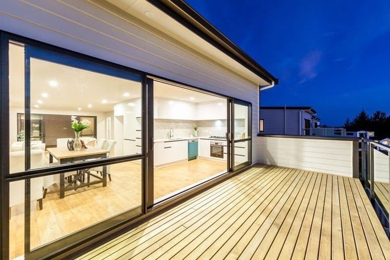 Photo of property in 46 Ascension Crescent, Orewa, 0931
