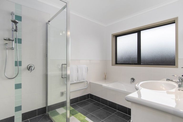 Photo of property in 16 Gibson Place, Papamoa Beach, Papamoa, 3118