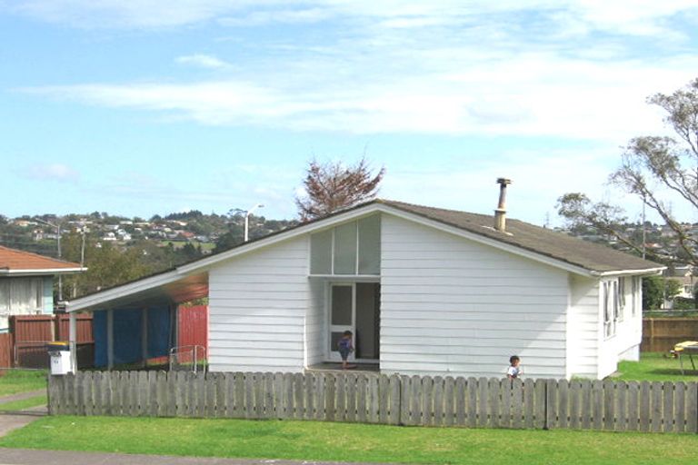 Photo of property in 72 Cedar Heights Avenue, Massey, Auckland, 0614