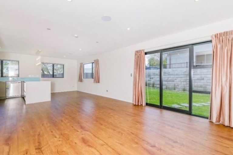 Photo of property in 3a Crystal Avenue, Glendene, Auckland, 0602