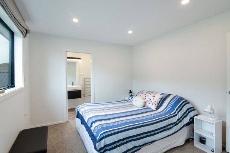 Photo of property in 28 Hayes Creek Road, Lake Hayes Estate, Queenstown, 9304