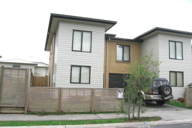 Photo of property in 28 Barnea Circle, Glen Eden, Auckland, 0602