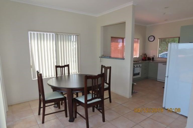 Photo of property in 6 Longview Rise, Massey, Auckland, 0614