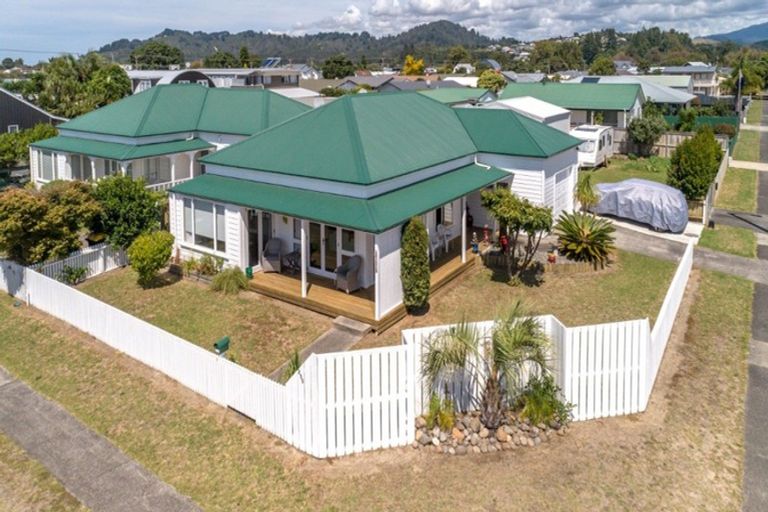 Photo of property in 200 Mayfair Avenue, Whangamata, 3620
