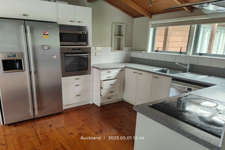 Photo of property in 30a Kiteroa Terrace, Rothesay Bay, Auckland, 0630