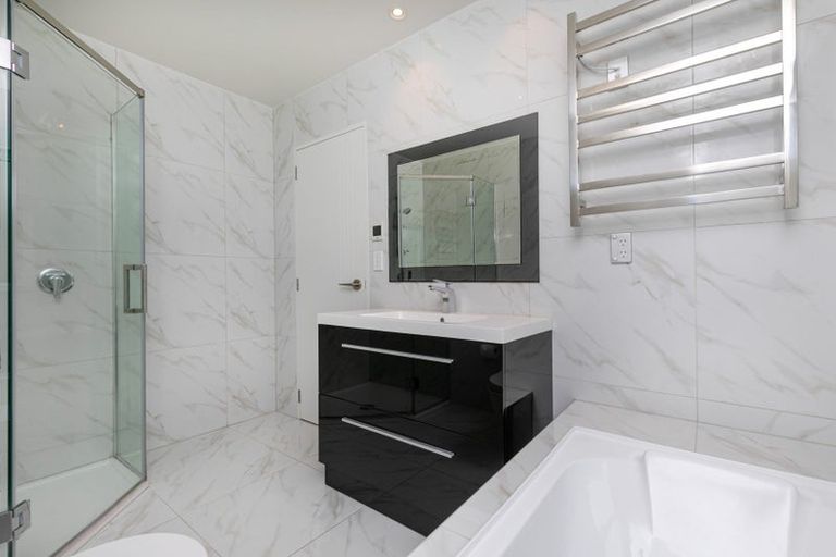 Photo of property in 30 Shah Place, Glen Eden, Auckland, 0602